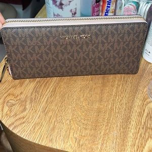 Michael kors wallet